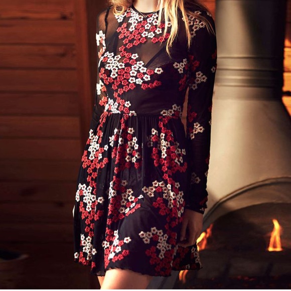 Urban Outfitters Black Lace Floral Dress - Picture 1 of 4